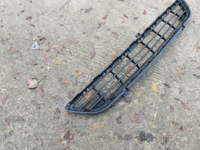 bontott OPEL MOKKA Első Lökhárító Alsó Középső Díszrács