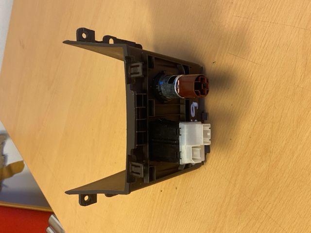 bontott OPEL MOKKA Első Tároló Rekesz