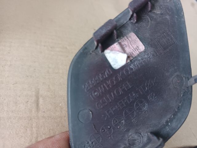 bontott OPEL MOKKA Első Vonószem Burkolat