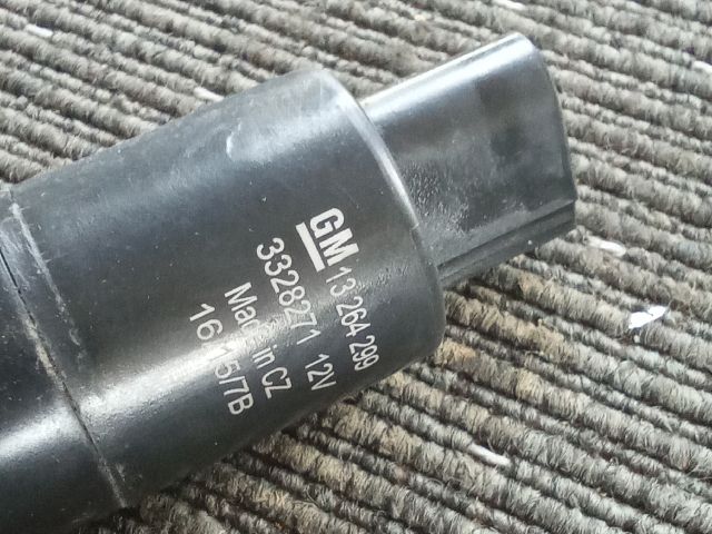 bontott OPEL MOKKA Fényszórómosó Szivattyú