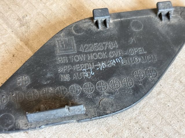 bontott OPEL MOKKA Hátsó Vonószem Burkolat