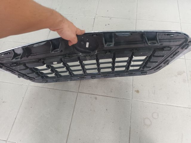 bontott OPEL MOKKA Hűtőrács