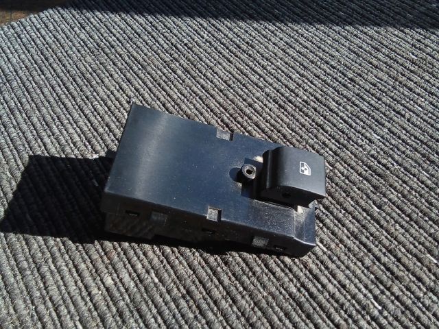 bontott OPEL MOKKA Jobb első Ablakemelő Kapcsoló