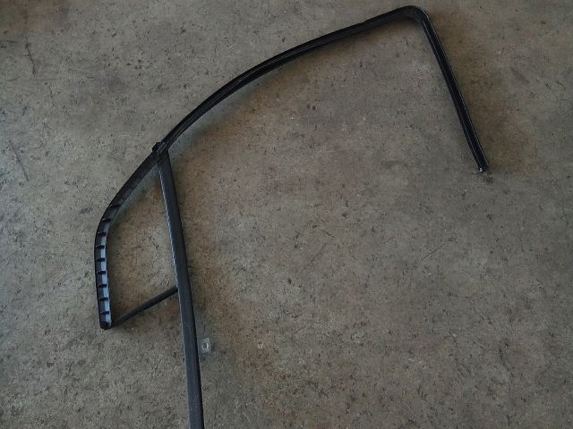 bontott OPEL MOKKA Jobb első Ablakvezető Gumi