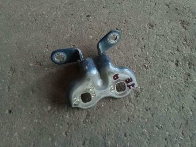 bontott OPEL MOKKA Jobb első Alsó Zsanér