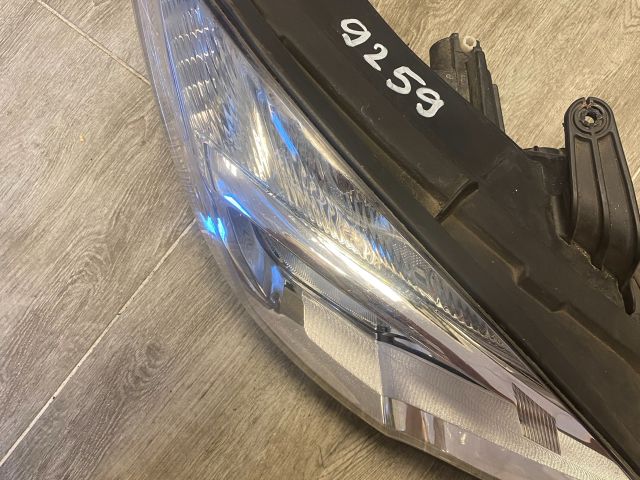 bontott OPEL MOKKA Jobb Fényszóró