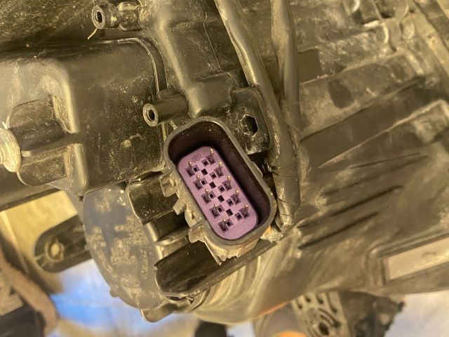 bontott OPEL MOKKA Jobb Fényszóró