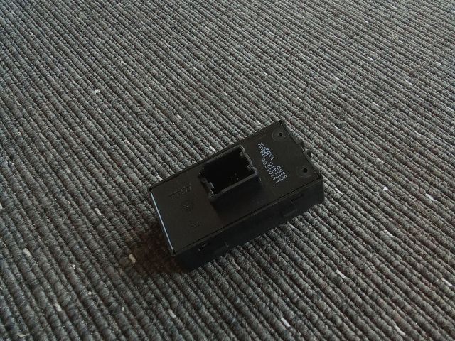 bontott OPEL MOKKA Jobb hátsó Ablakemelő Kapcsoló