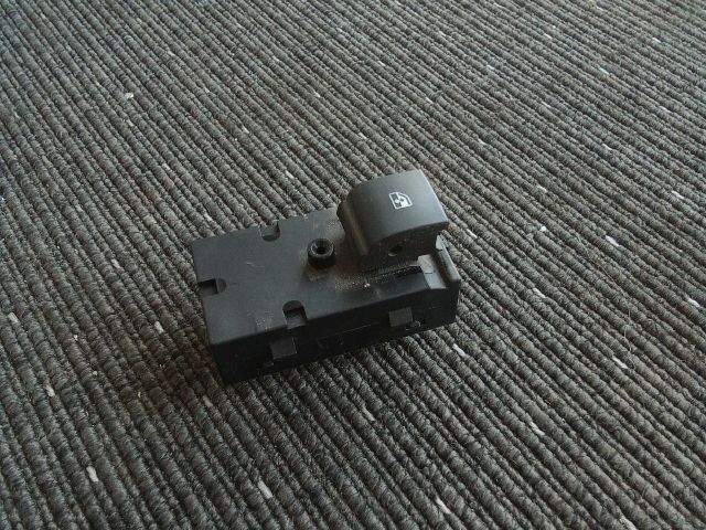 bontott OPEL MOKKA Jobb hátsó Ablakemelő Kapcsoló