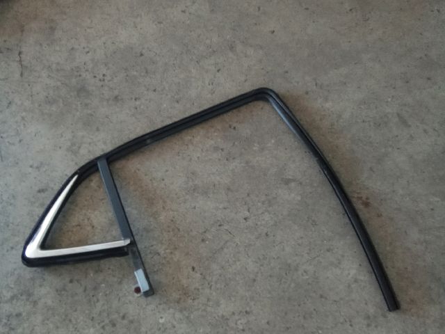 bontott OPEL MOKKA Jobb hátsó Ablakvezető Gumi