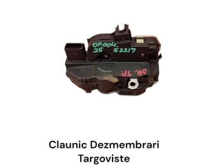 bontott OPEL MOKKA Jobb hátsó Ajtózár