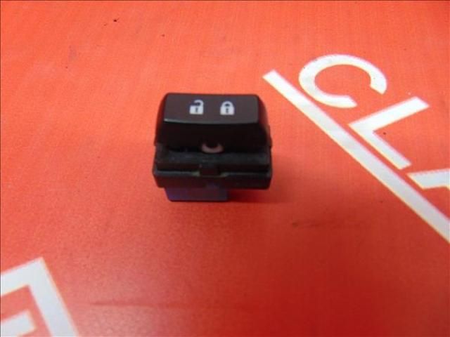 bontott OPEL MOKKA Központizár Kapcsoló