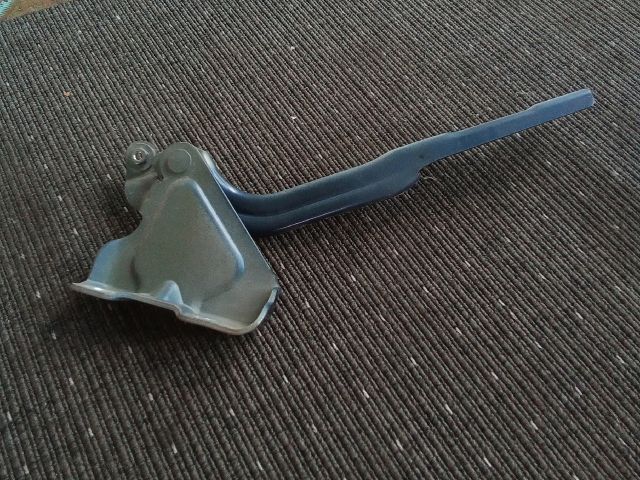 bontott OPEL MOKKA Motorháztető Jobb Zsanér