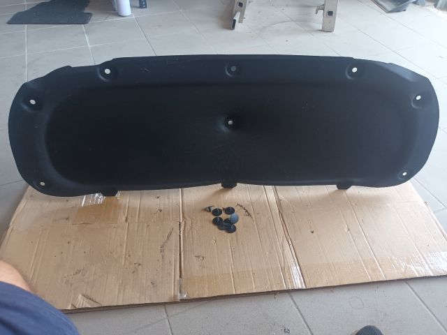 bontott OPEL MOKKA Motorháztető Szigetelés