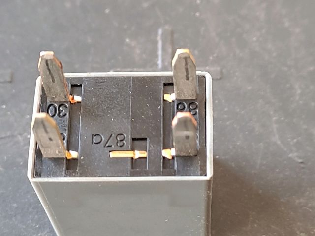 bontott OPEL MOKKA Relé