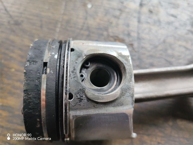 bontott OPEL MOVANO Dugattyú és Hajtókar