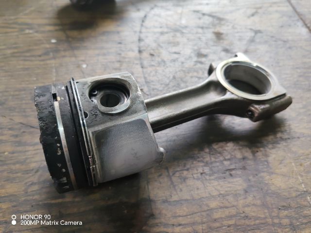 bontott OPEL MOVANO Dugattyú és Hajtókar