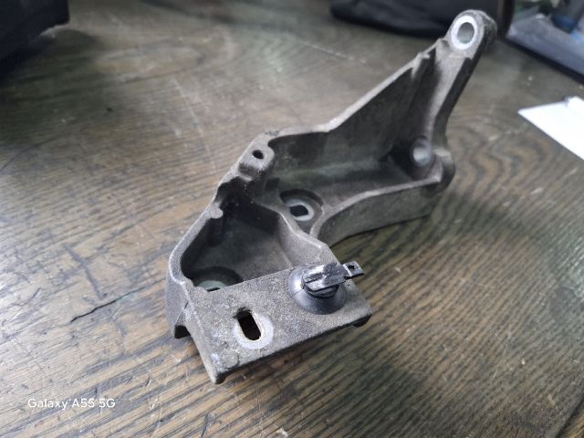 bontott OPEL MOVANO Motor Tartó Bak (Fém)