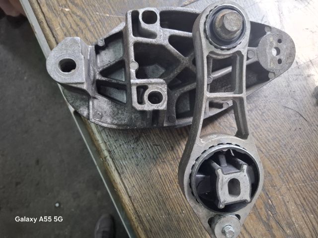 bontott OPEL MOVANO Motor Tartó Bak (Fém)