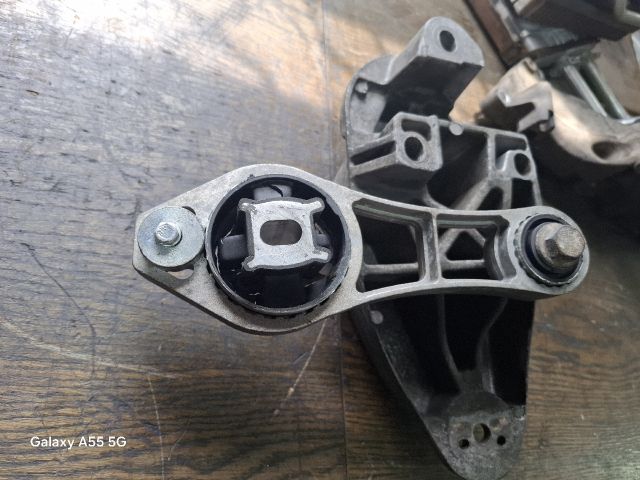 bontott OPEL MOVANO Motor Tartó Bak (Fém)