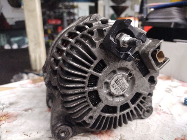 bontott OPEL MOVANO Generátor