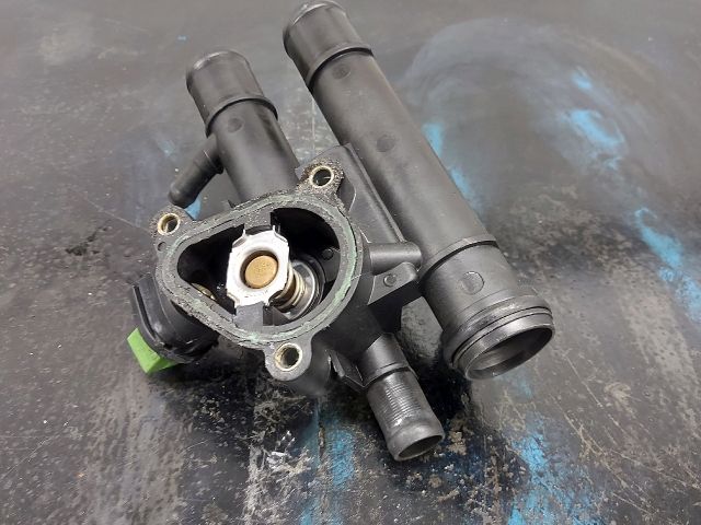 bontott OPEL MOVANO Termosztátház