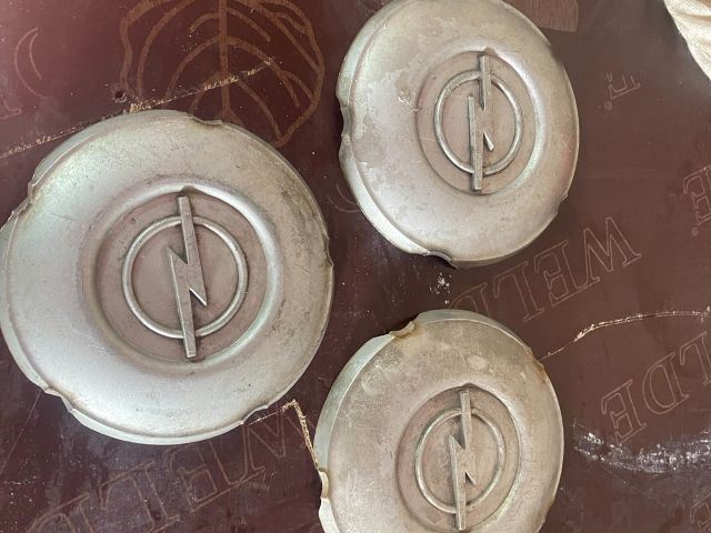 bontott OPEL MOVANO Felniközép Szett