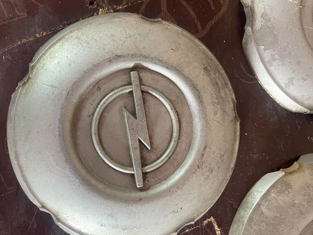 bontott OPEL MOVANO Felniközép Szett