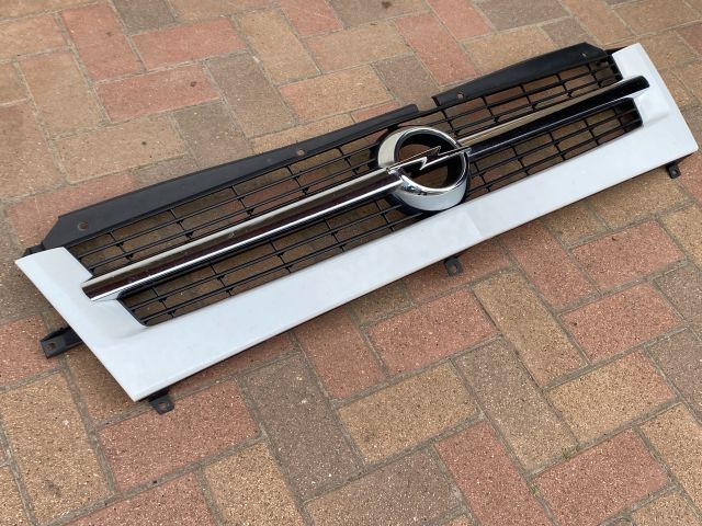 bontott OPEL MOVANO Hűtőrács