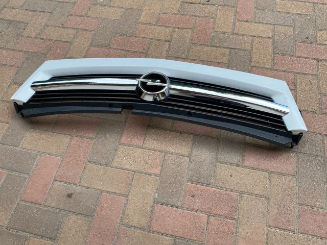 bontott OPEL MOVANO Hűtőrács