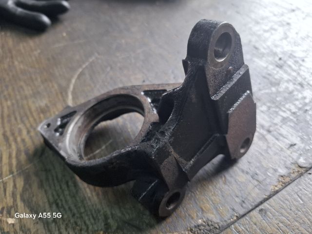 bontott OPEL MOVANO Jobb első Féltengely Tartó