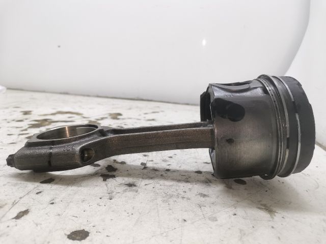 bontott OPEL OMEGA Dugattyú és Hajtókar