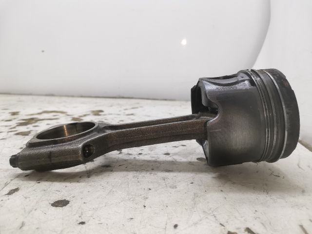 bontott OPEL OMEGA Dugattyú és Hajtókar