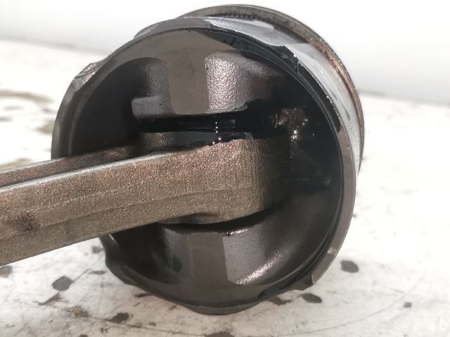 bontott OPEL OMEGA Dugattyú és Hajtókar