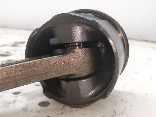 bontott OPEL OMEGA Dugattyú és Hajtókar