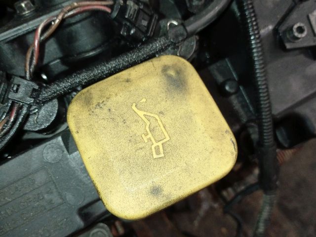 bontott OPEL OMEGA Olajbeöntő Sapka