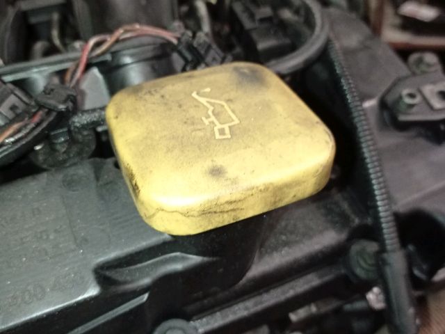 bontott OPEL OMEGA Olajbeöntő Sapka