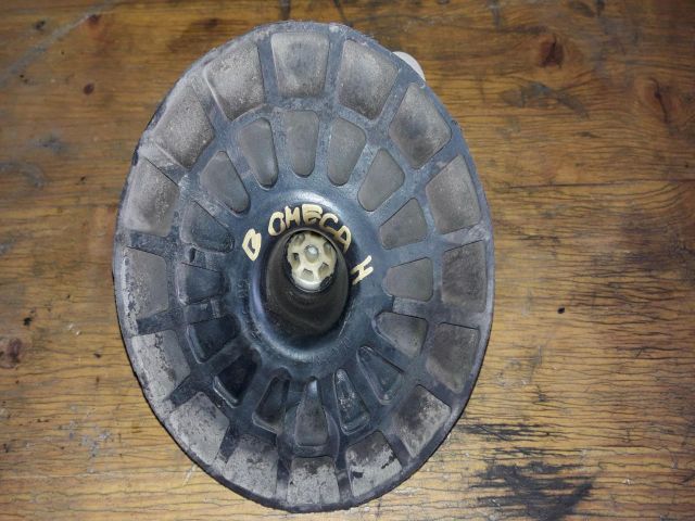 bontott OPEL OMEGA Bal első Felső Rugótányér