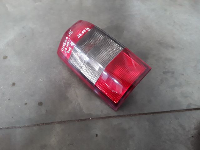 bontott OPEL OMEGA Bal Hátsó Lámpa