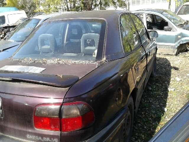 bontott OPEL OMEGA Jobb hátsó Fixüveg (Ajtóban)