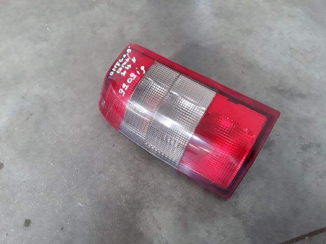 bontott OPEL OMEGA Jobb Hátsó Lámpa