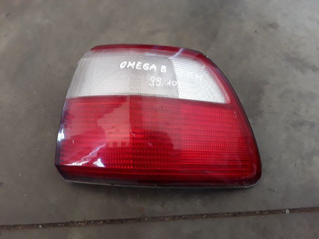 bontott OPEL OMEGA Jobb Külső Hátsó Lámpa