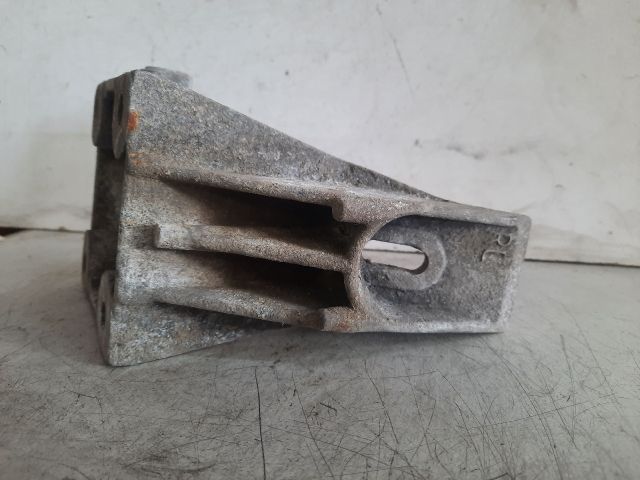 bontott OPEL OMEGA Motor Tartó Bak (Fém)