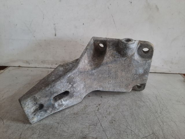 bontott OPEL OMEGA Motor Tartó Bak (Fém)