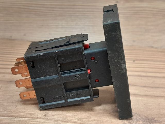 bontott OPEL OMEGA Vészvillogó Kapcsoló