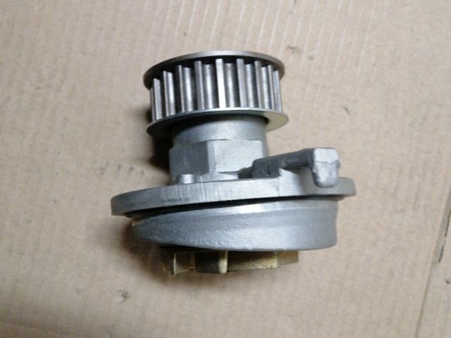 bontott OPEL REKORD Vízpumpa