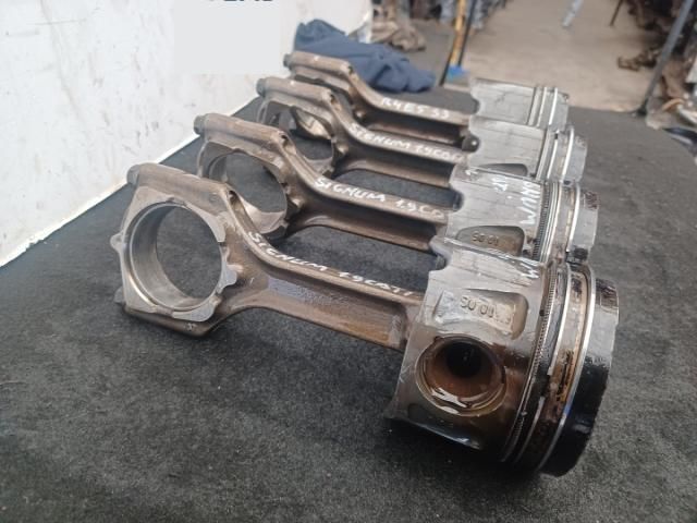 bontott OPEL SIGNUM Dugattyú