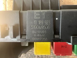 bontott OPEL SIGNUM Biztosítéktábla Csomagtér