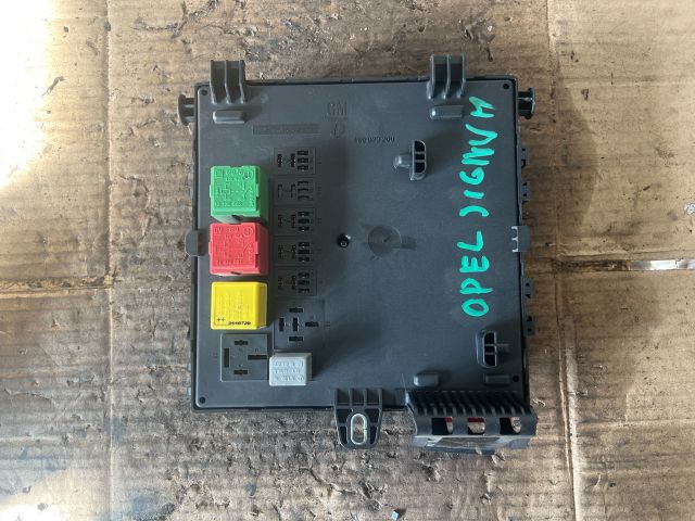 bontott OPEL SIGNUM Biztosítéktábla Csomagtér