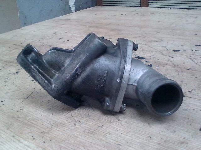 bontott OPEL TIGRA Termosztátház